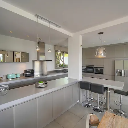 Frgk Luxury Lord Brougham, Croix-des-gardes Heated Pool & Ultra-fast Wi-fi Villa *