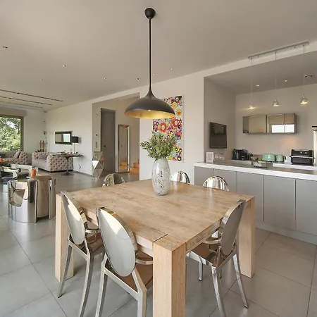 Frgk Luxury Lord Brougham, Croix-des-gardes Heated Pool & Ultra-fast Wi-fi Villa