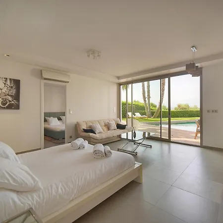 Villa Frgk Luxury Lord Brougham, Croix-des-gardes Heated Pool & Ultra-fast Wi-fi