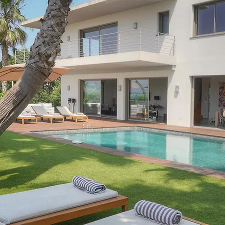 Frgk Luxury Lord Brougham, Croix-des-gardes Heated Pool & Ultra-fast Wi-fi Villa *