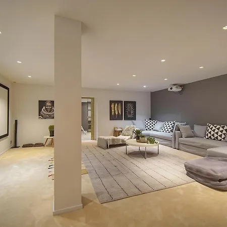 Villa Frgk Luxury Lord Brougham, Croix-des-gardes Heated Pool & Ultra-fast Wi-fi *