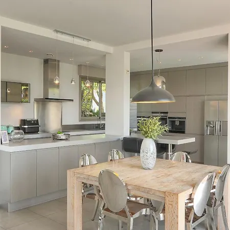 Villa Frgk Luxury Lord Brougham, Croix-des-gardes Heated Pool & Ultra-fast Wi-fi