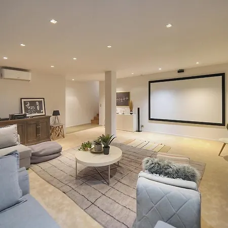 Villa Frgk Luxury Lord Brougham, Croix-des-gardes Heated Pool & Ultra-fast Wi-fi *