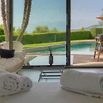 Villa Frgk Luxury Lord Brougham, Croix-des-gardes Heated Pool & Ultra-fast Wi-fi *