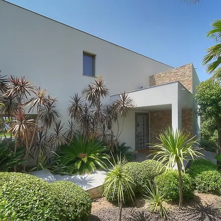 Villa Frgk Luxury Lord Brougham, Croix-des-gardes Heated Pool & Ultra-fast Wi-fi *
